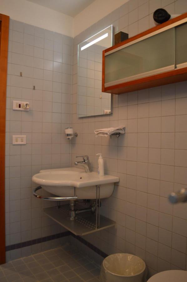 Domus B Corso Francia Apartment Рим Екстер'єр фото